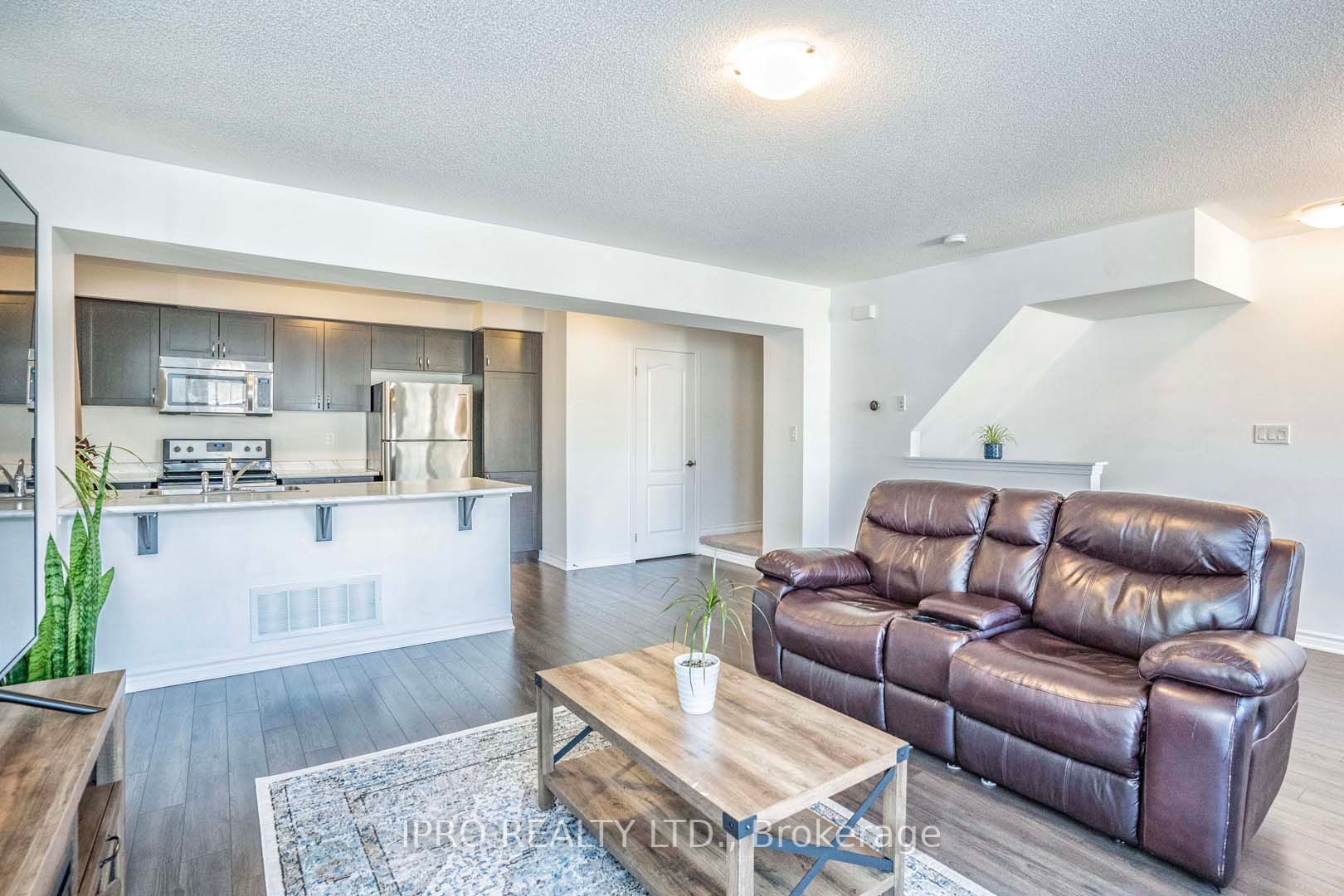 1541 Gainer Cres