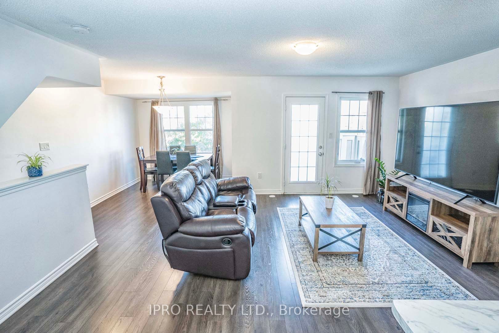 1541 Gainer Cres