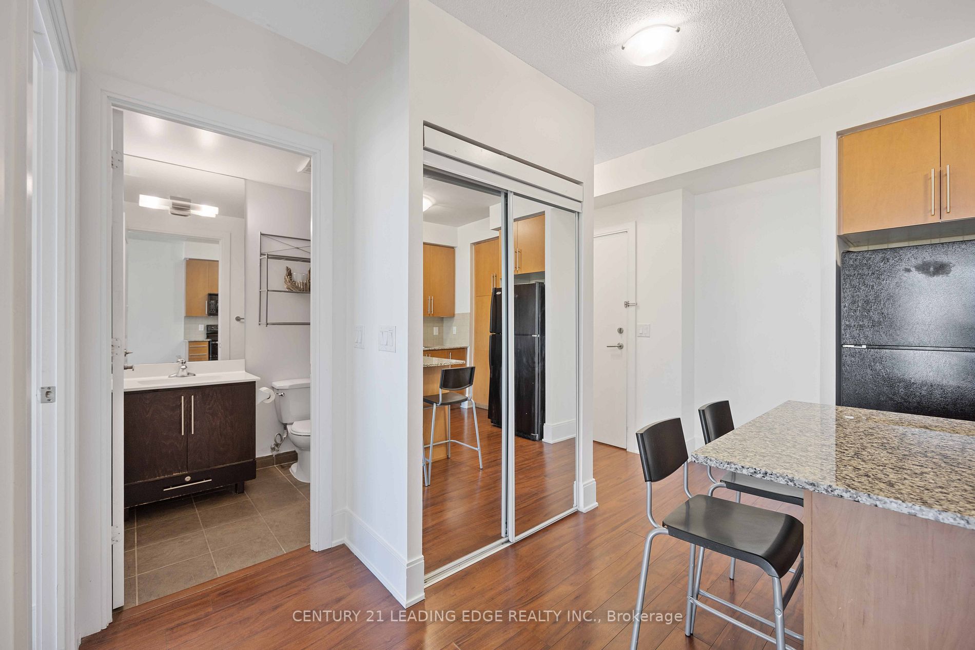 330 Burnhamthorpe Rd W, #1506