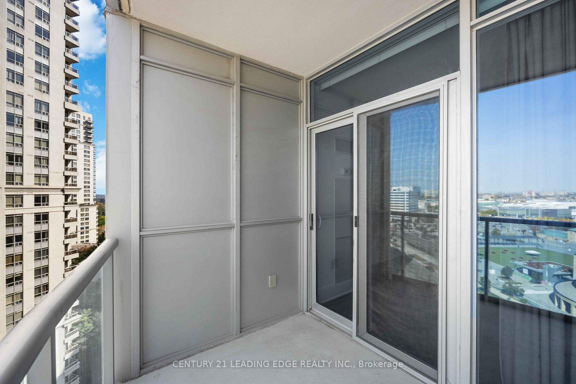 330 Burnhamthorpe Rd W, #1506
