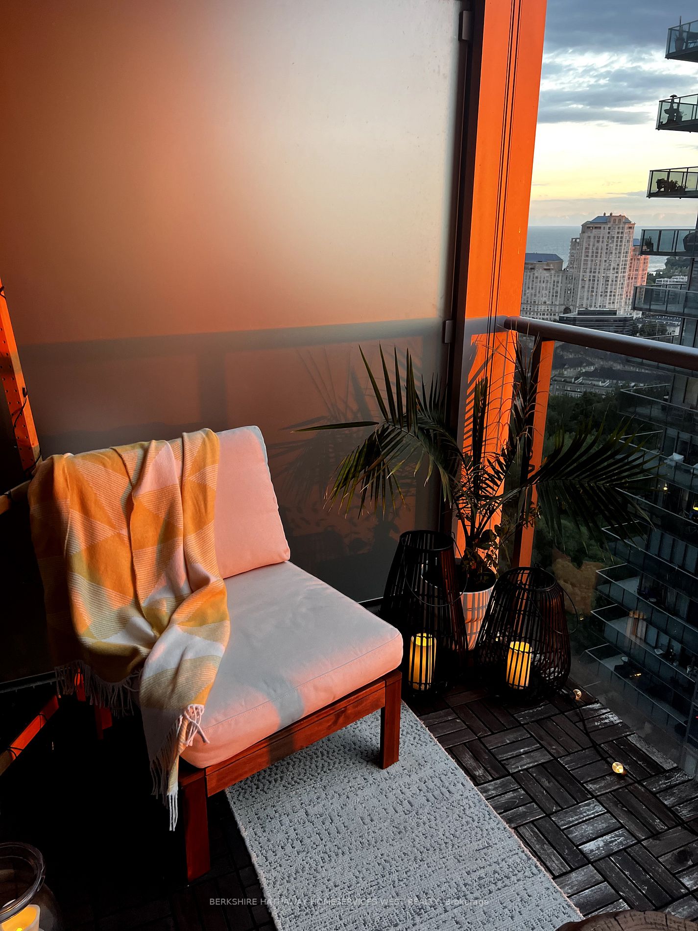 90 Park Lawn Rd, #2802