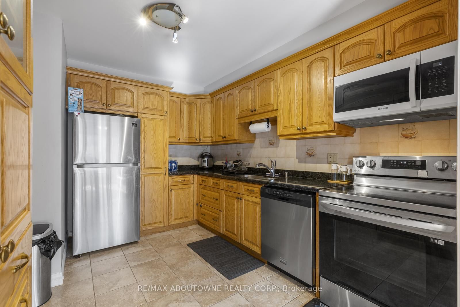 3125 Pinemeadow Dr, #25