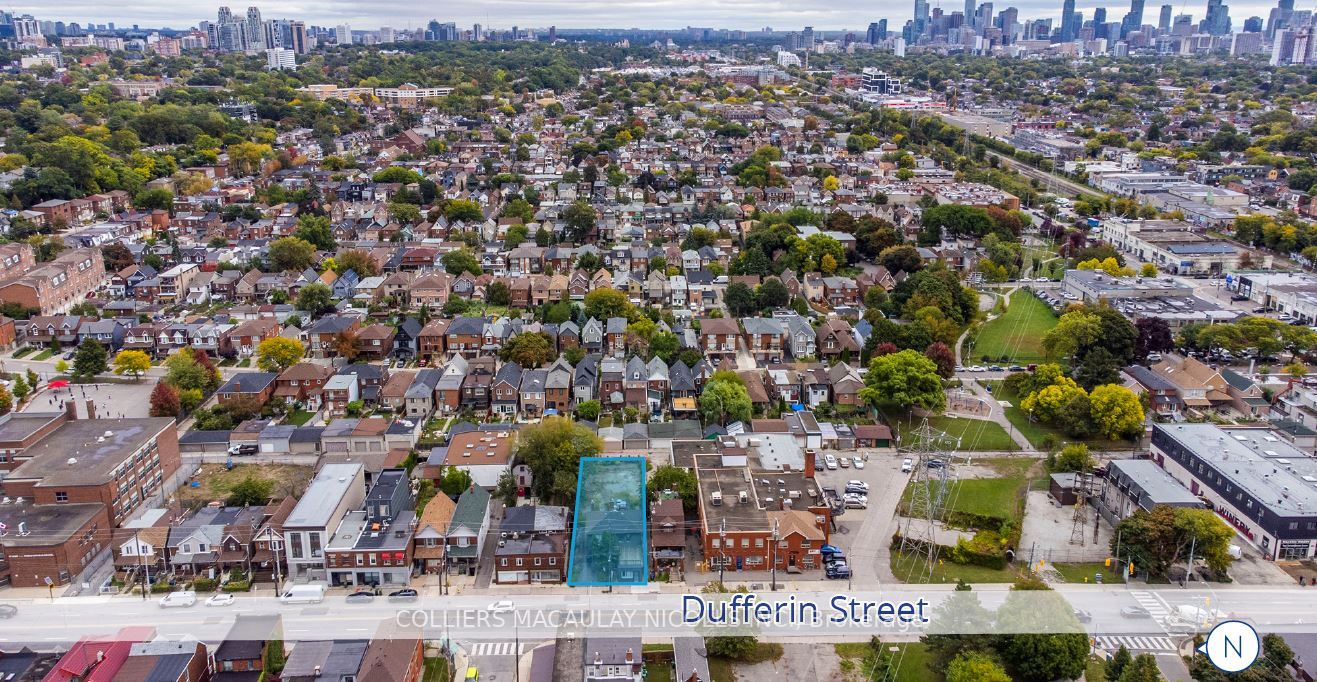 1423 Dufferin St
