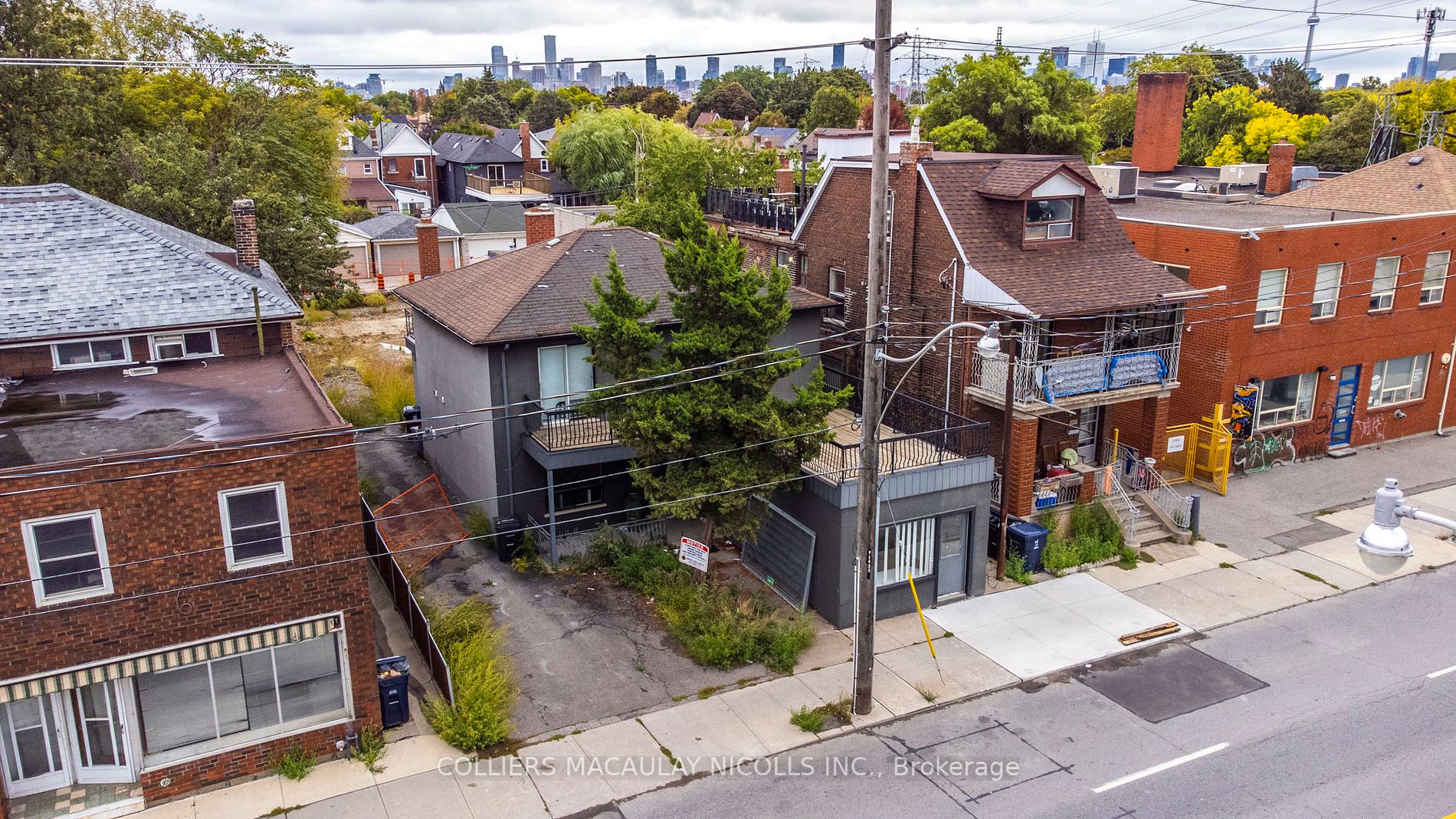 1423 Dufferin St