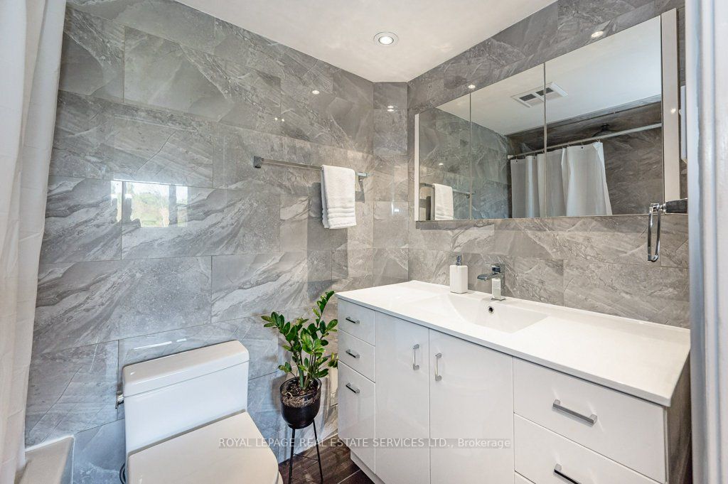 3501 Glen Erin Dr, #301