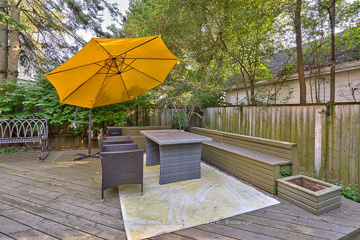 38 John St S
