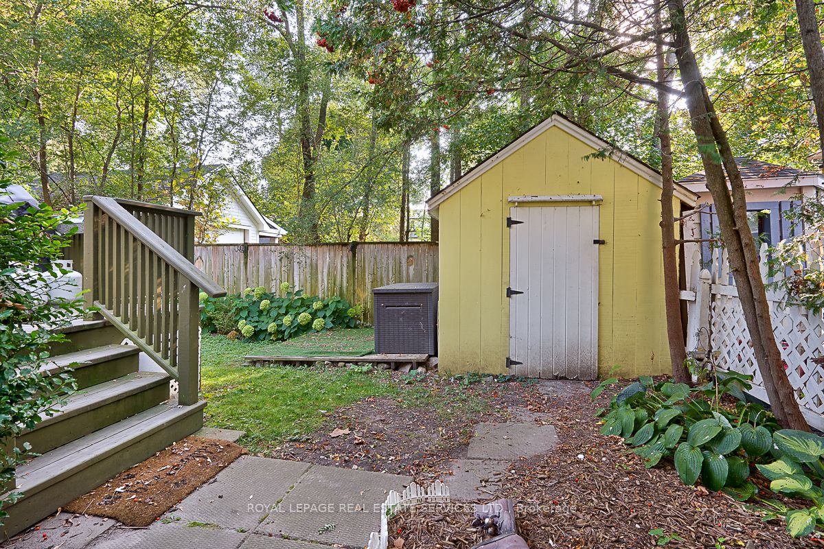 38 John St S