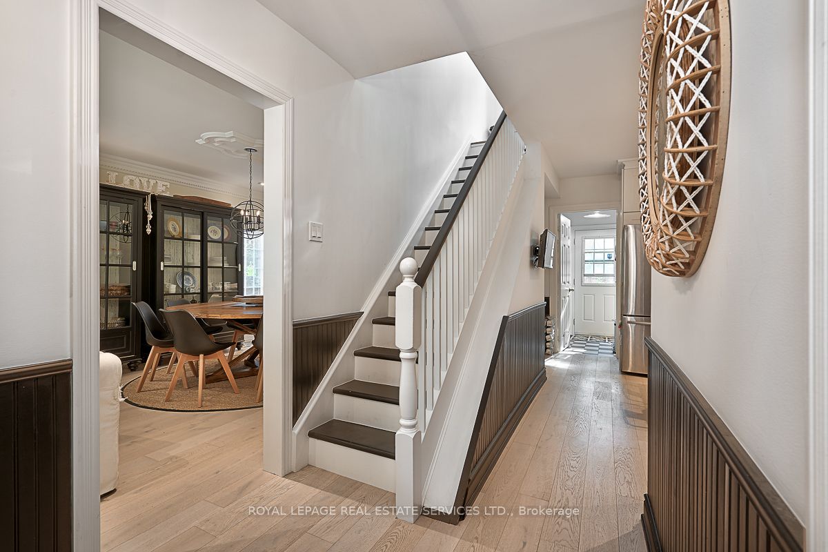 38 John St S