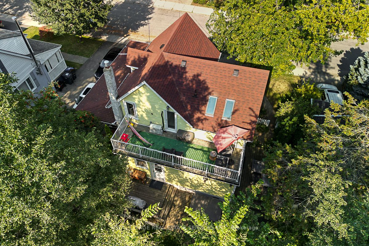 38 John St S