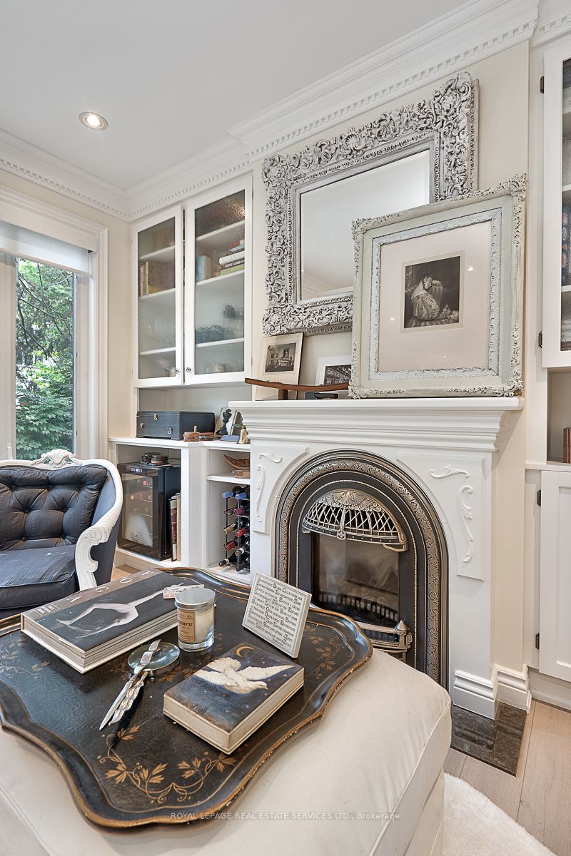 38 John St S