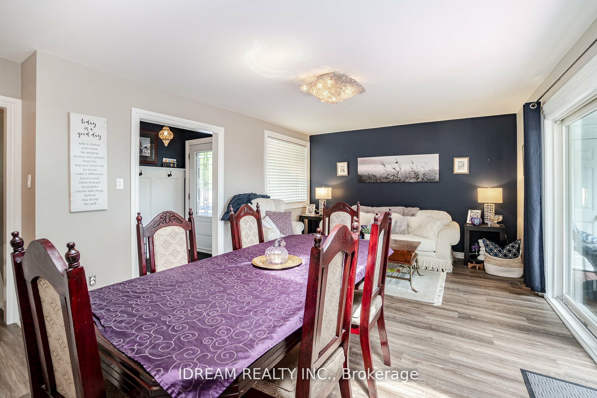 15 Burgby Ave S