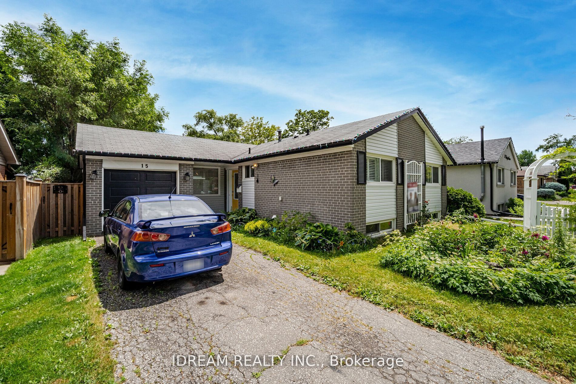 15 Burgby Ave S
