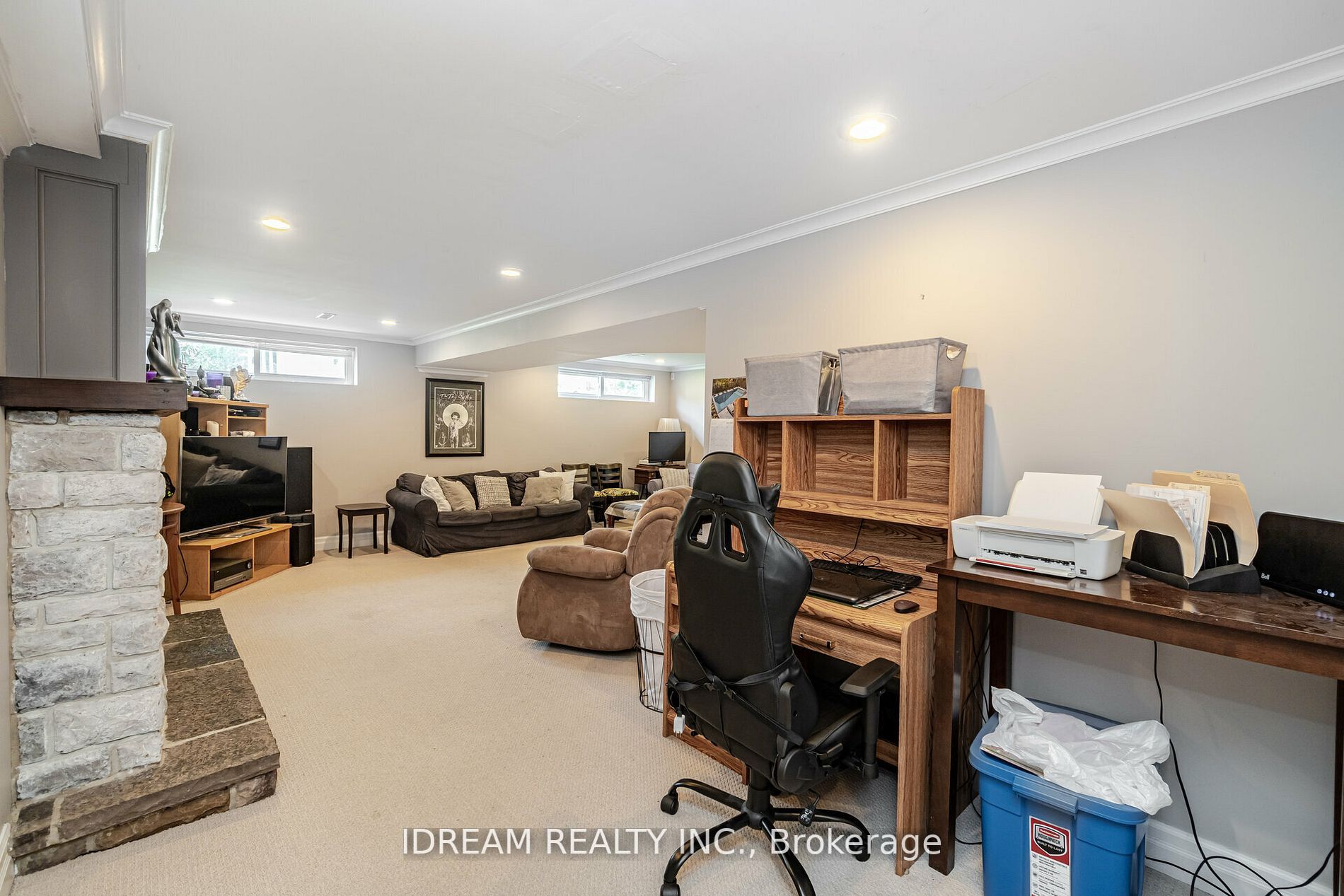 15 Burgby Ave S