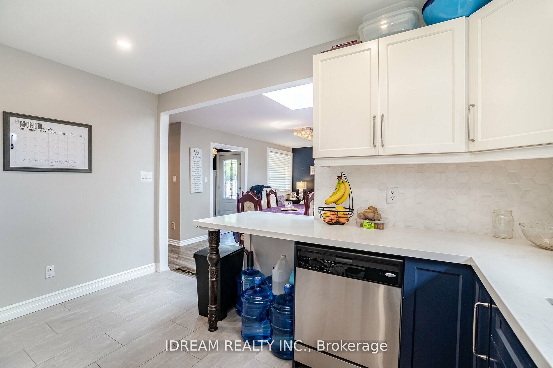 15 Burgby Ave S
