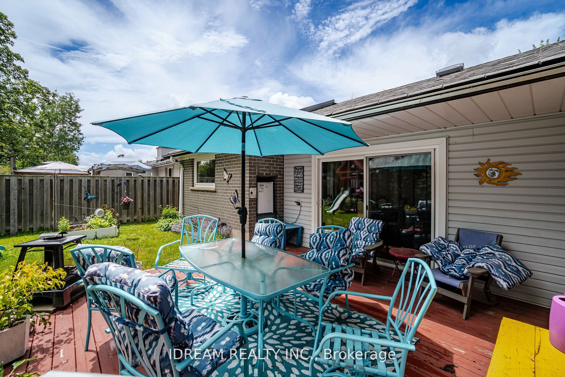 15 Burgby Ave S