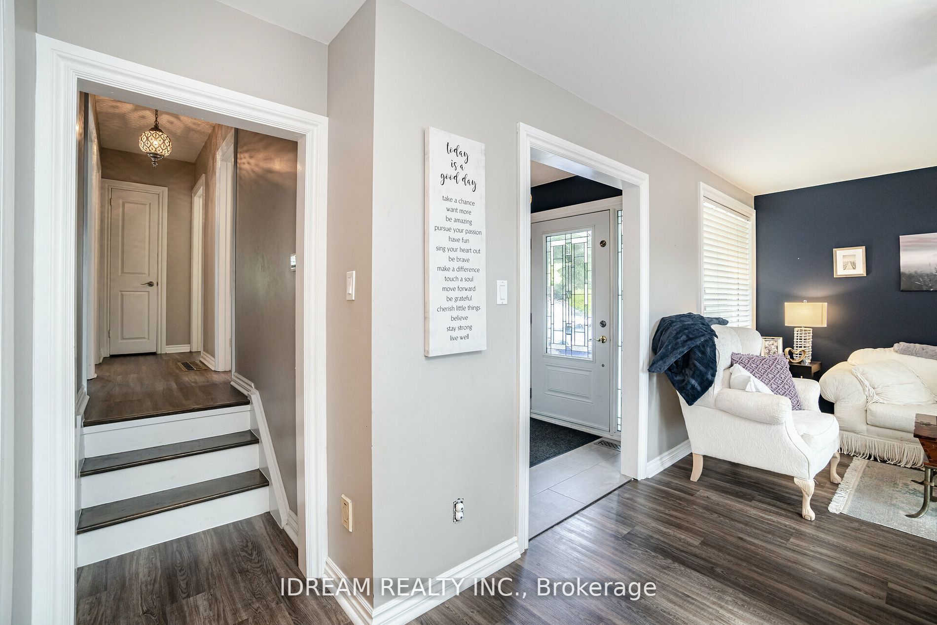 15 Burgby Ave S