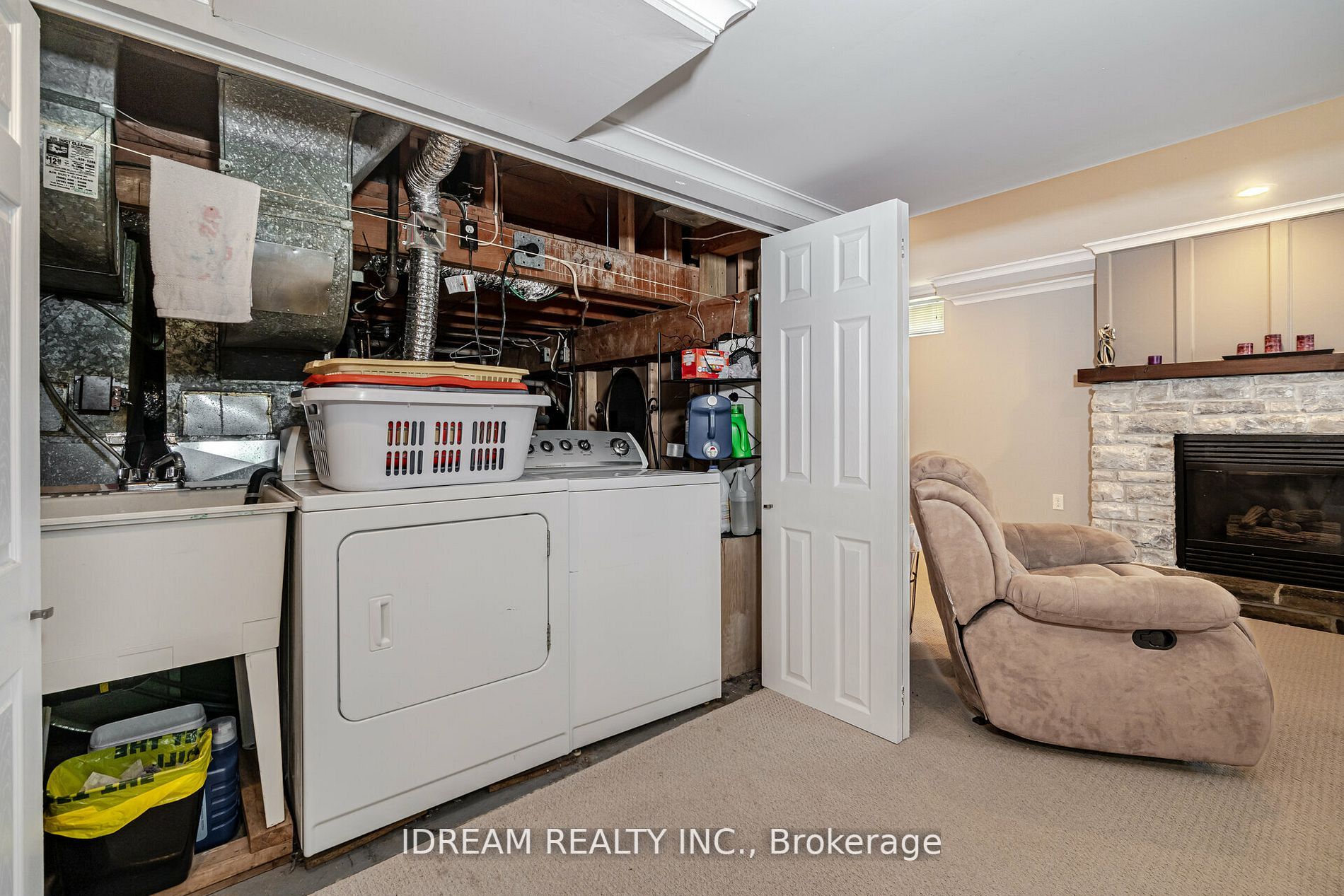 15 Burgby Ave S