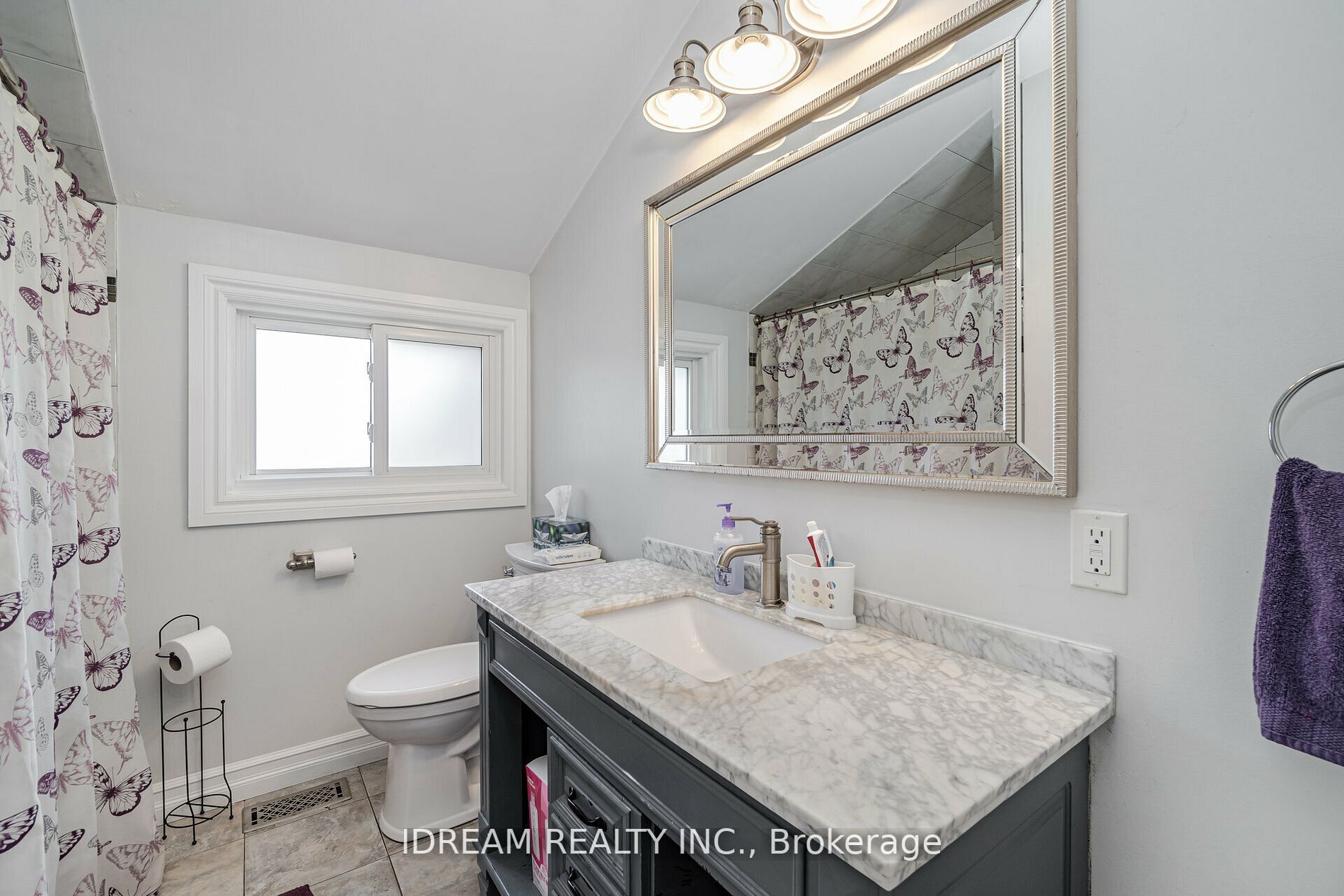 15 Burgby Ave S