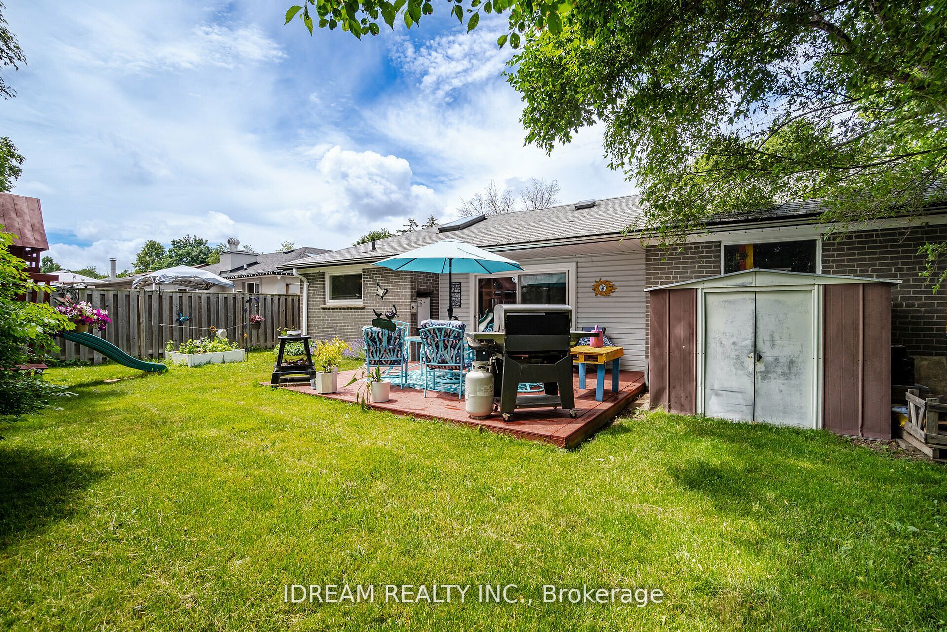 15 Burgby Ave S
