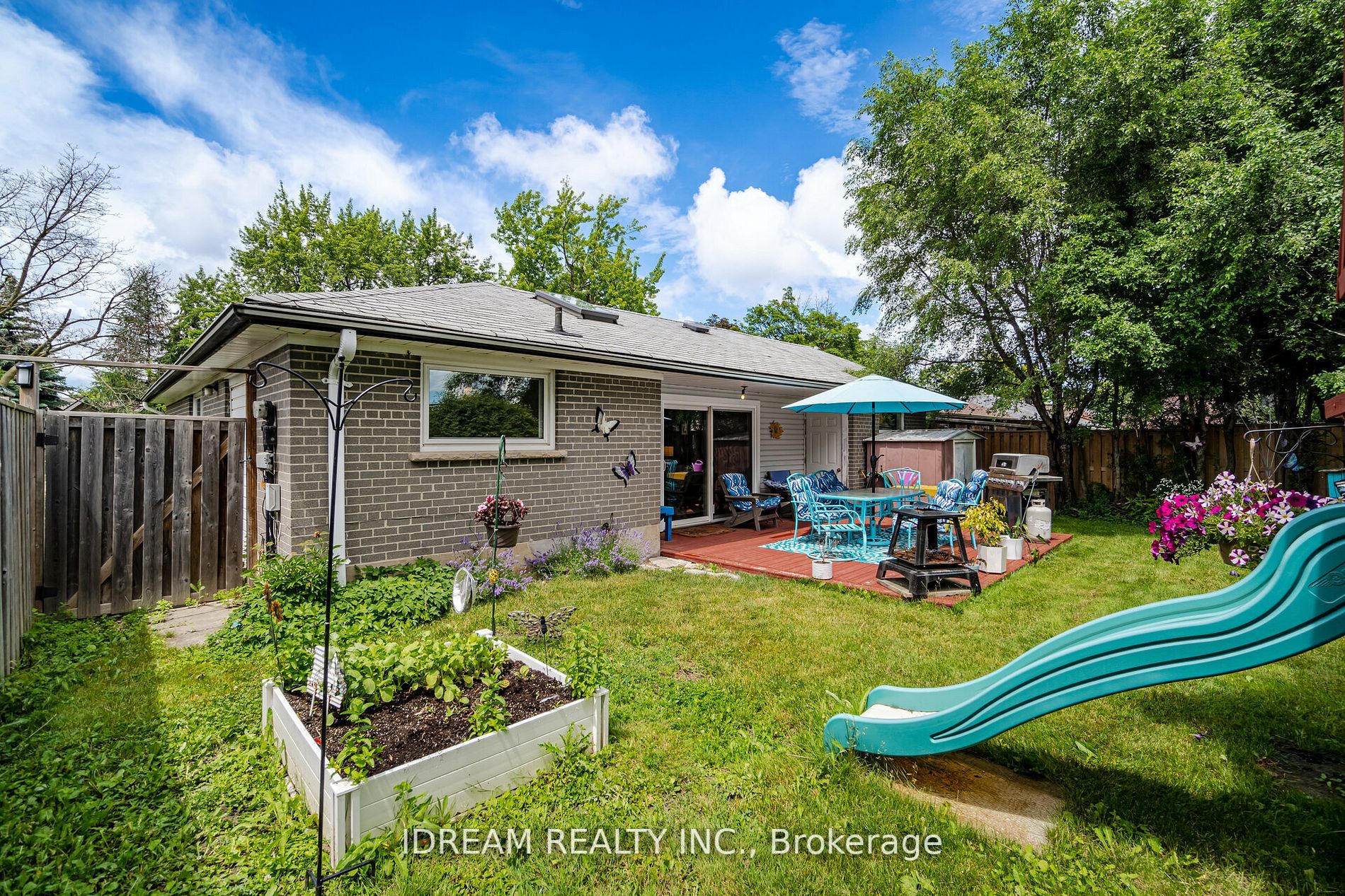 15 Burgby Ave S