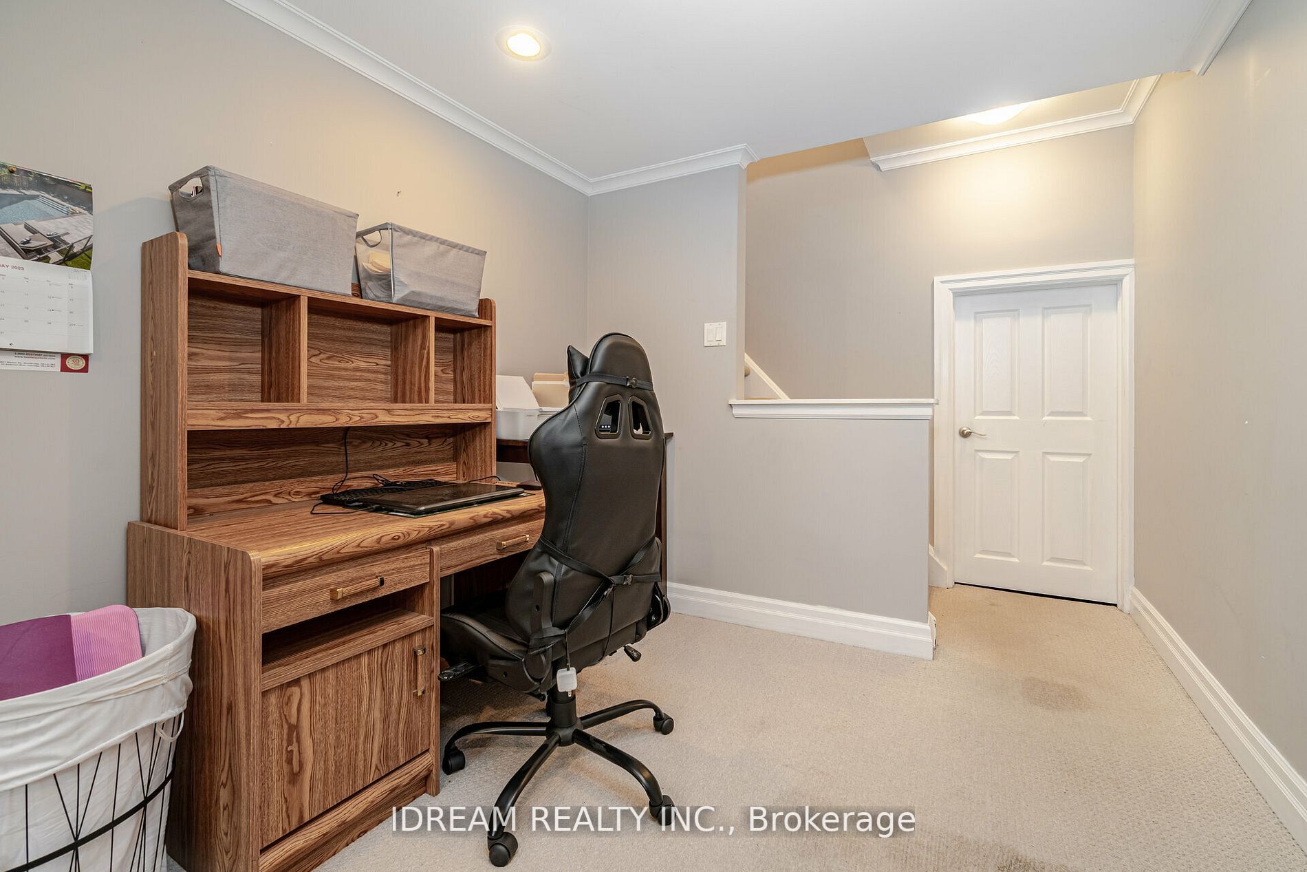 15 Burgby Ave S