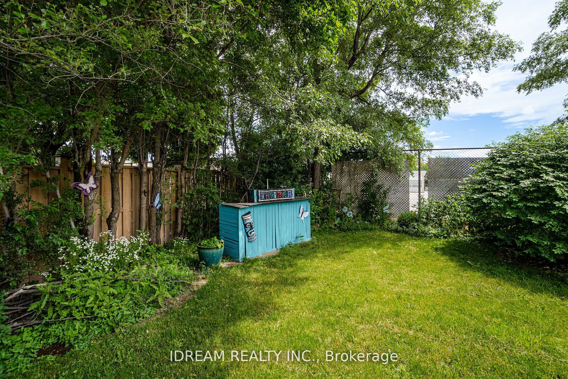 15 Burgby Ave S