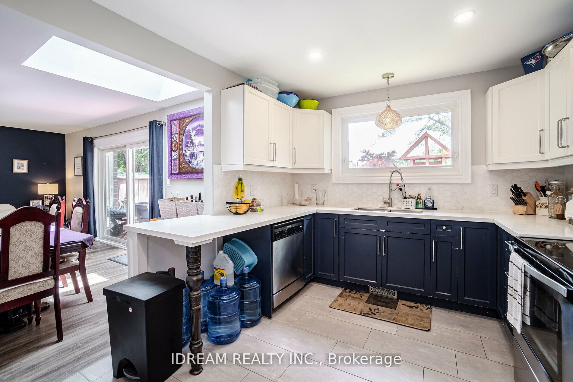 15 Burgby Ave S