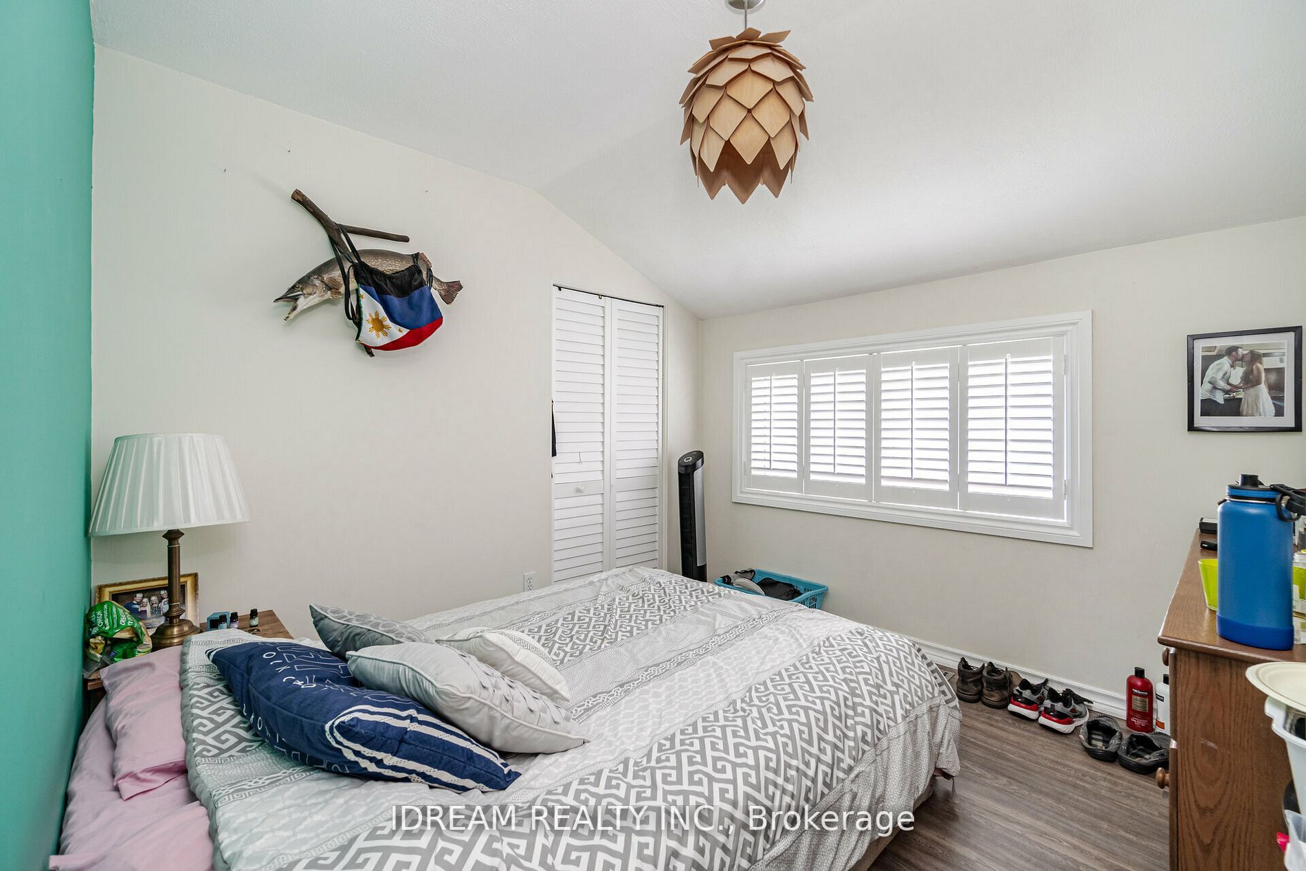 15 Burgby Ave S