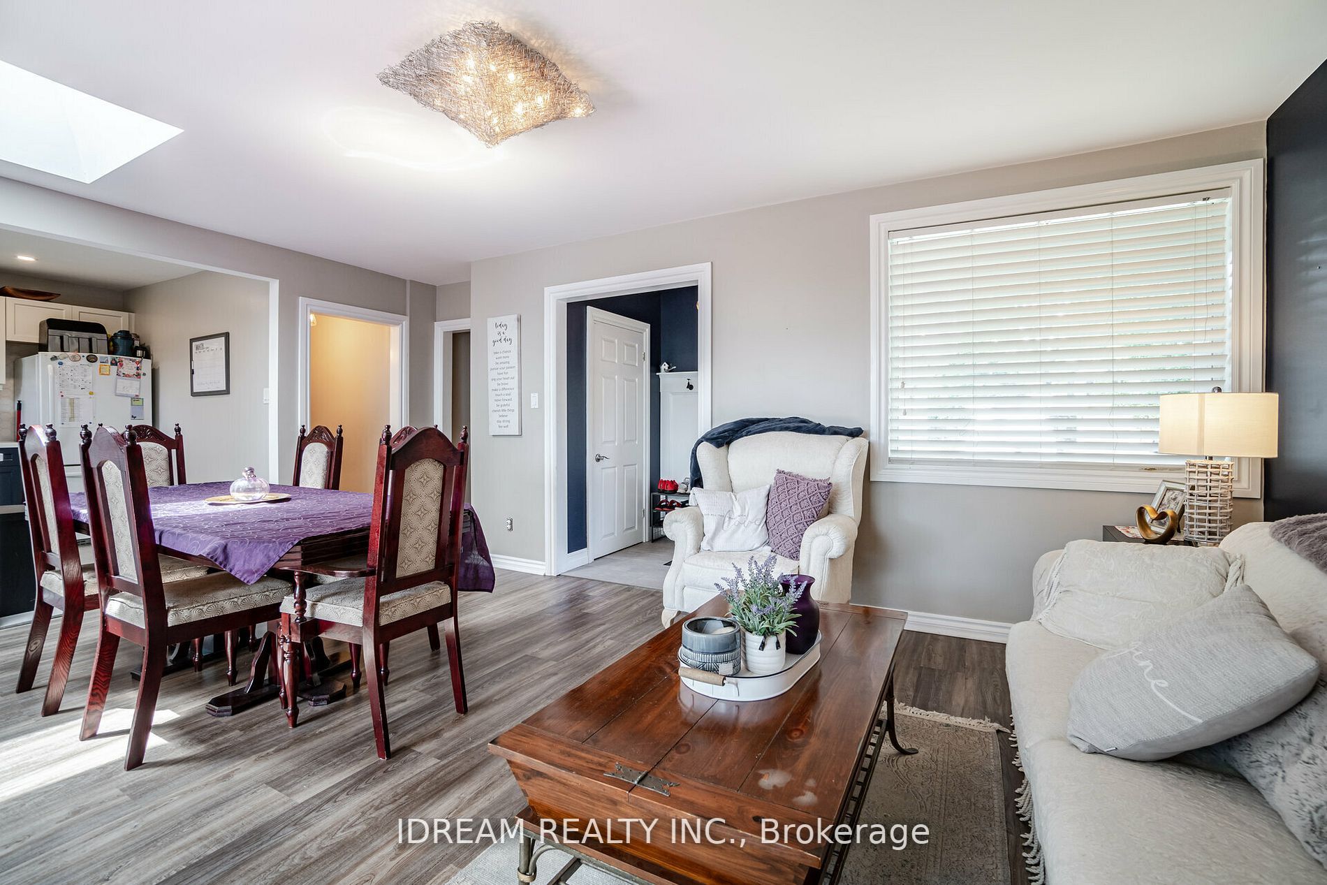 15 Burgby Ave S