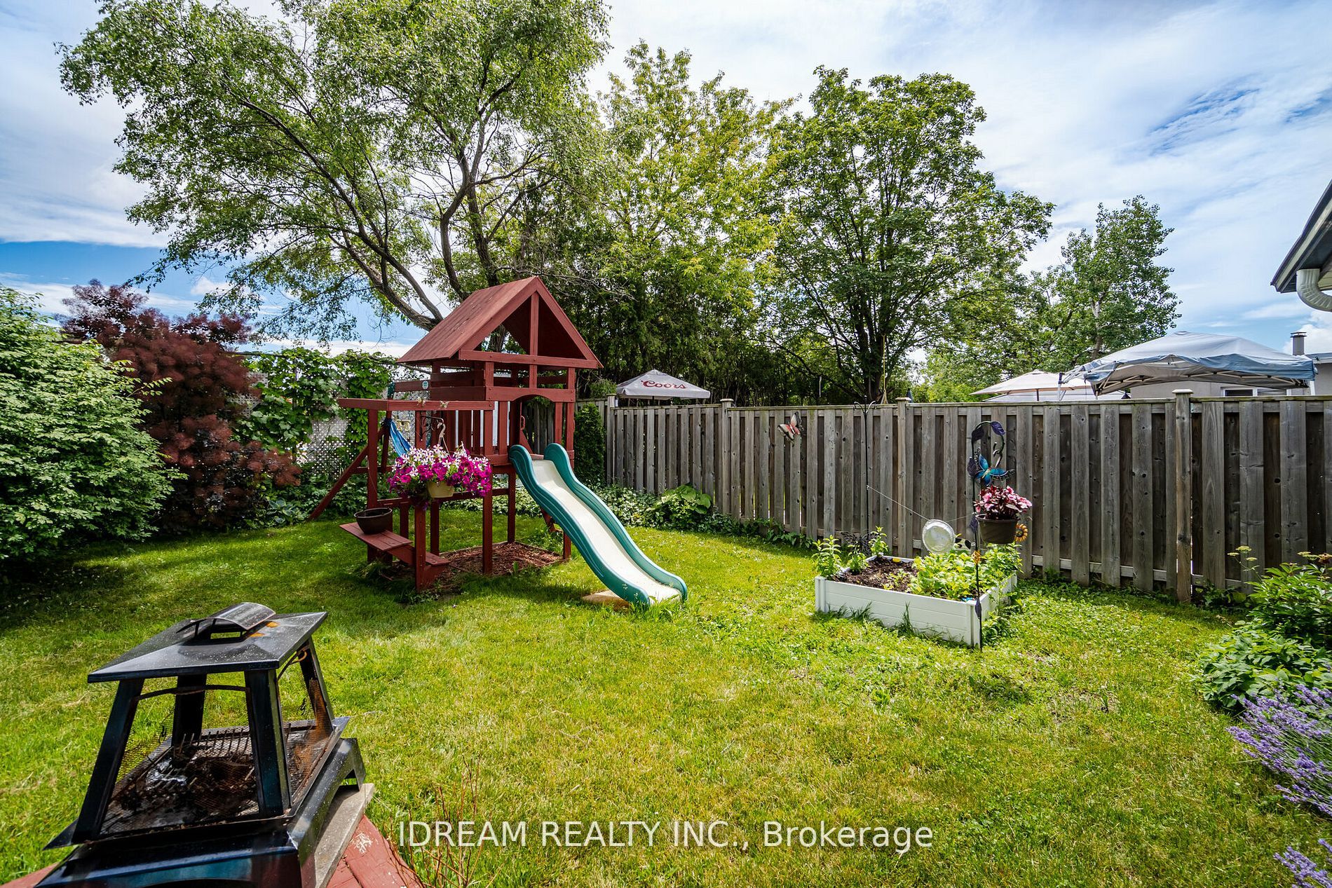 15 Burgby Ave S