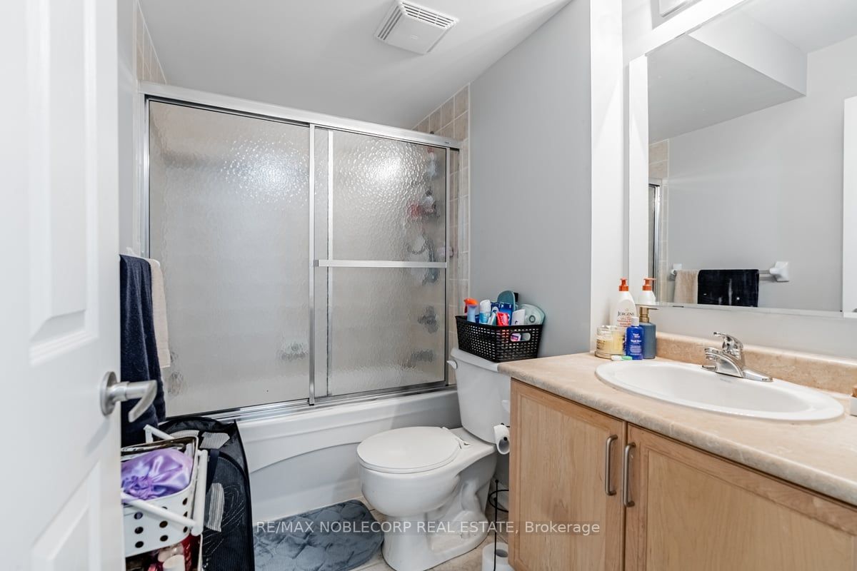 613 Dundas St, #5