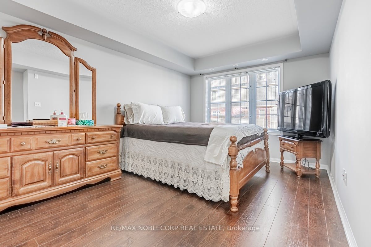 613 Dundas St, #5