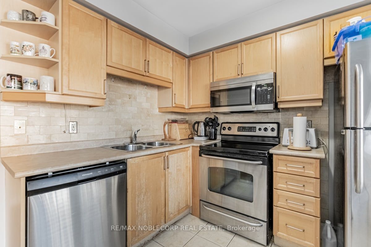 613 Dundas St, #5