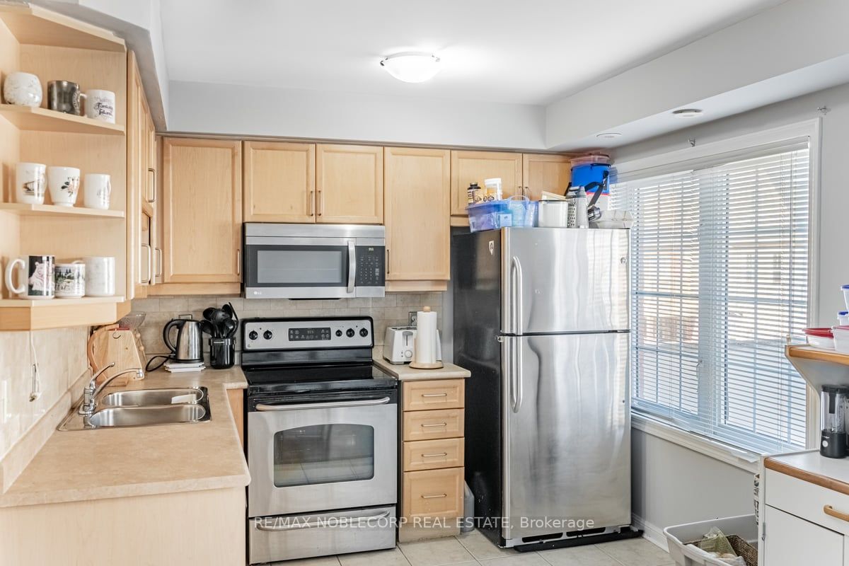 613 Dundas St, #5