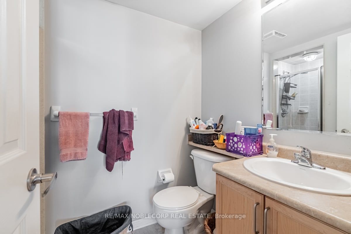 613 Dundas St, #5