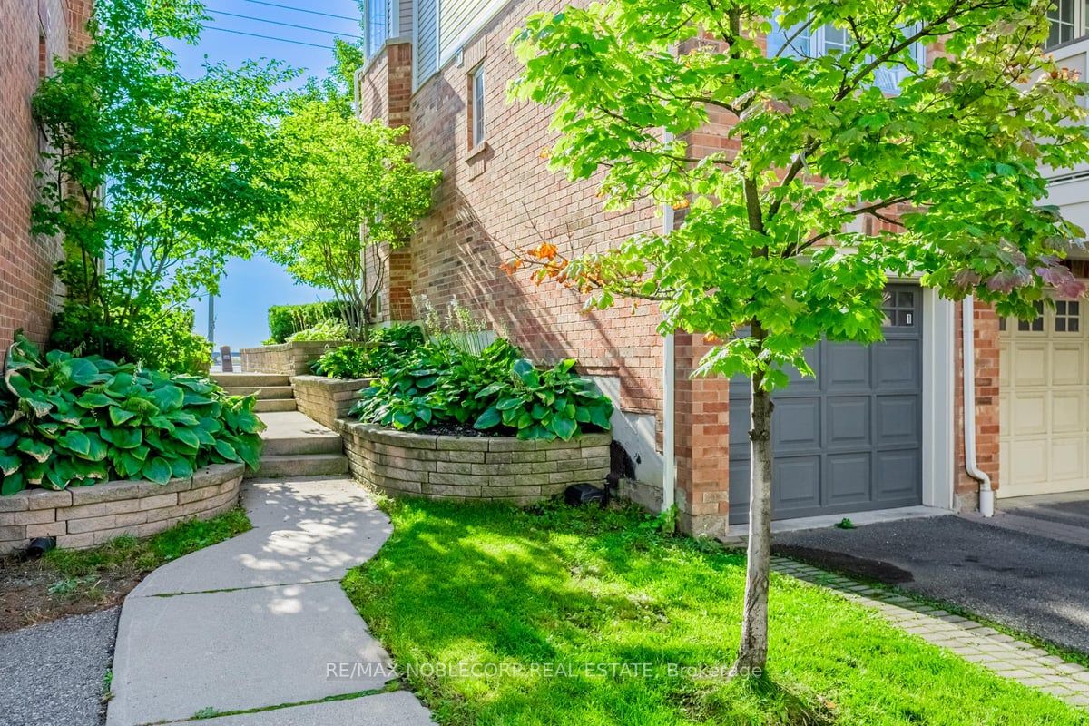 613 Dundas St, #5