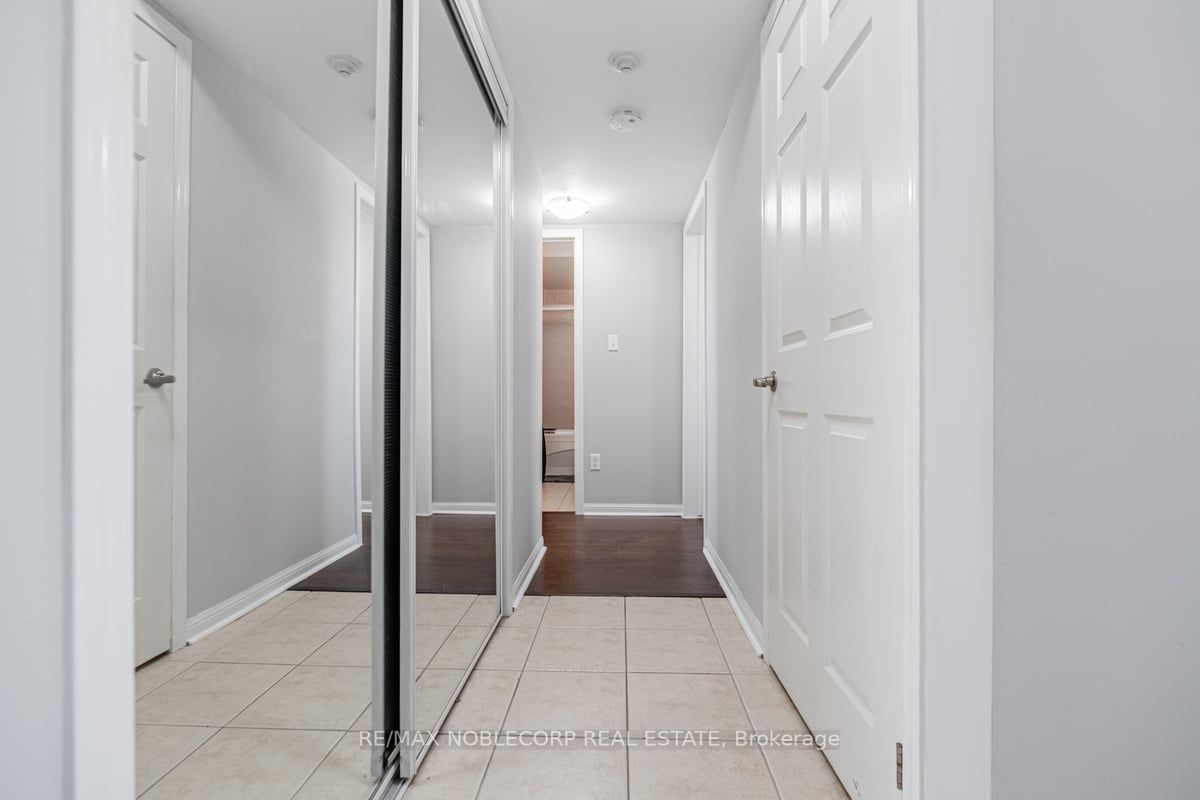 613 Dundas St, #5