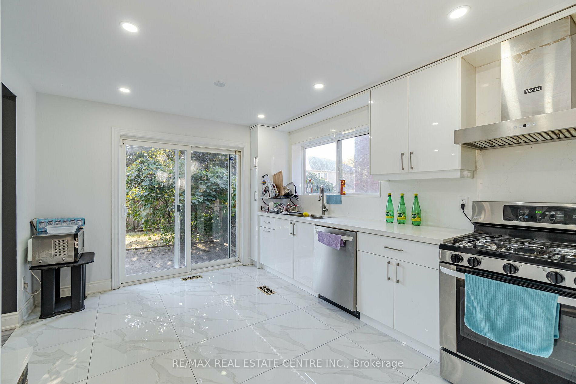 21 Nottingham Cres