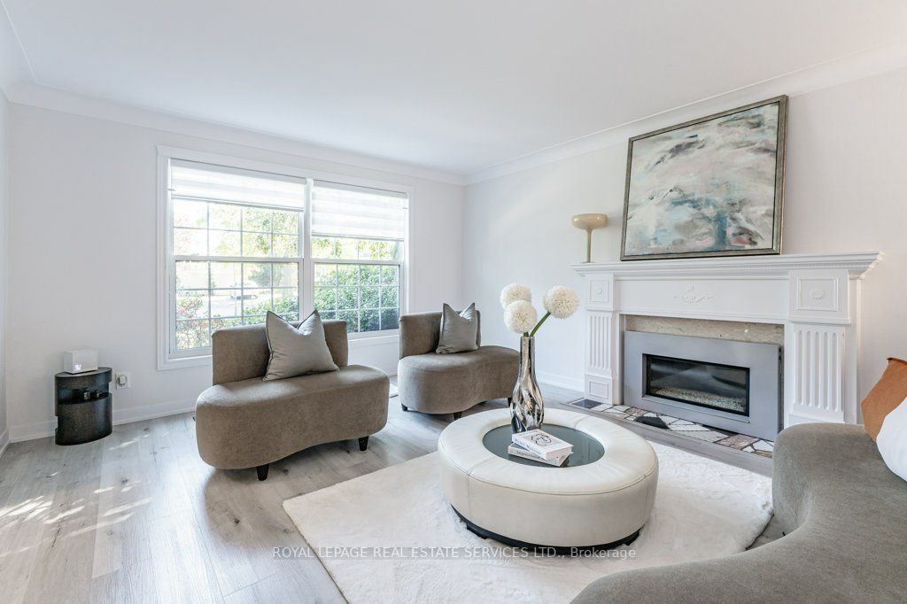 2113 Agincourt Cres