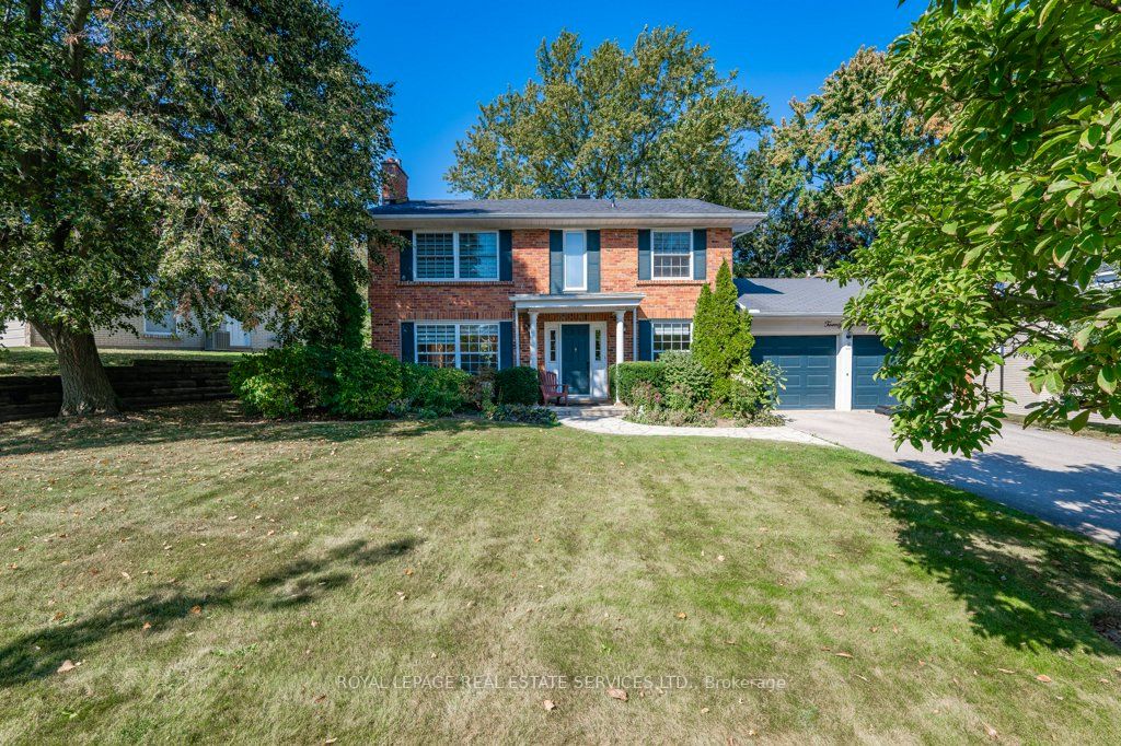 2113 Agincourt Cres