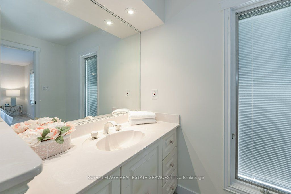 2113 Agincourt Cres