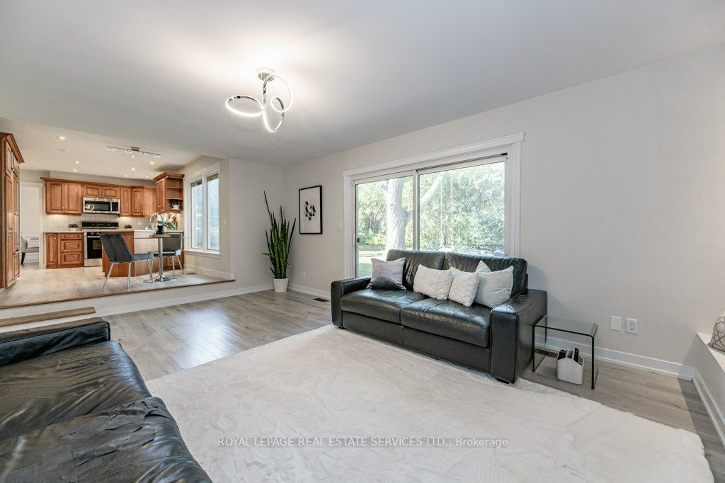 2113 Agincourt Cres