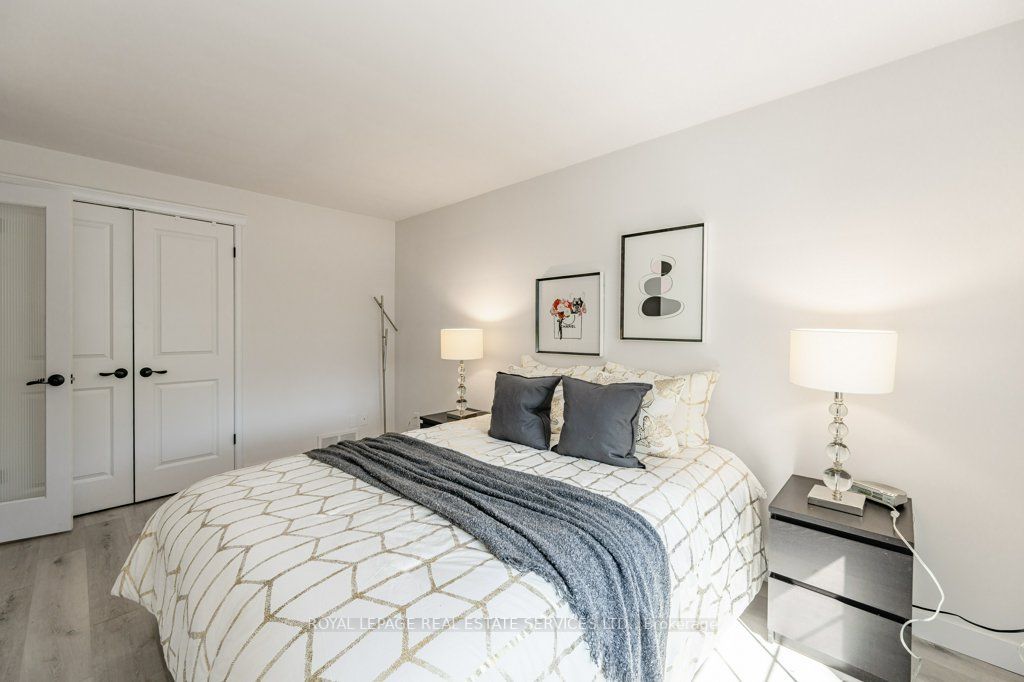 2113 Agincourt Cres