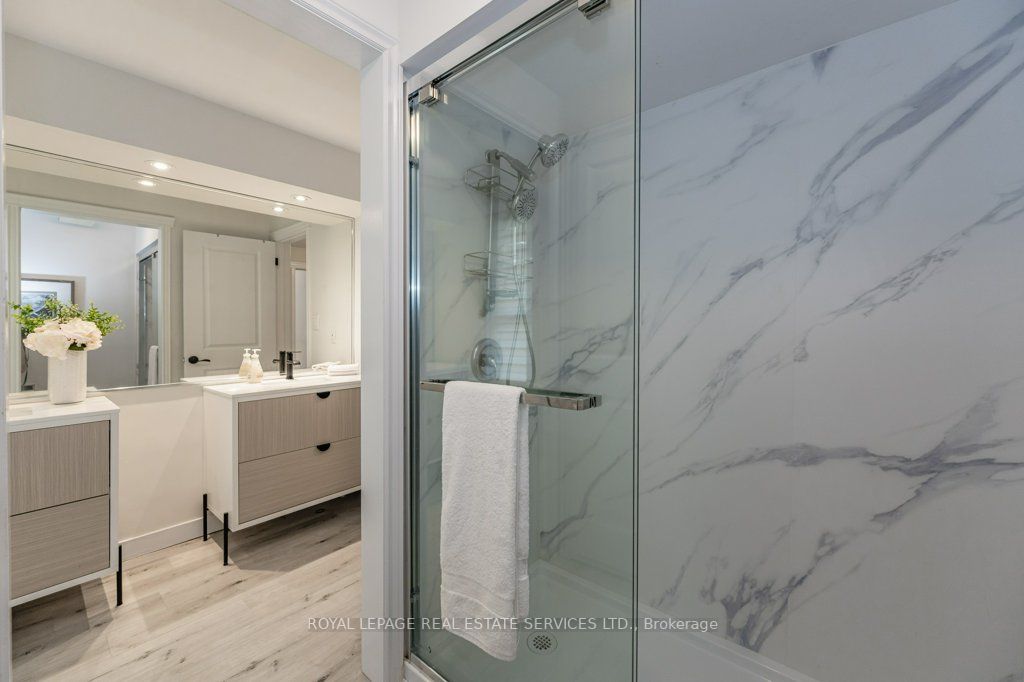 2113 Agincourt Cres