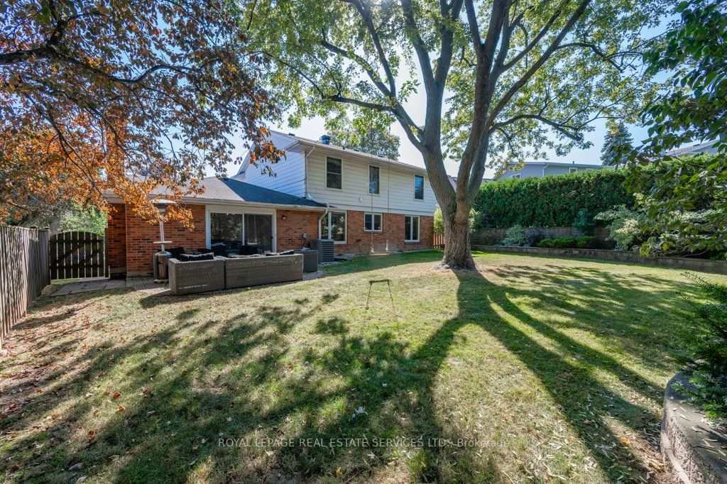 2113 Agincourt Cres