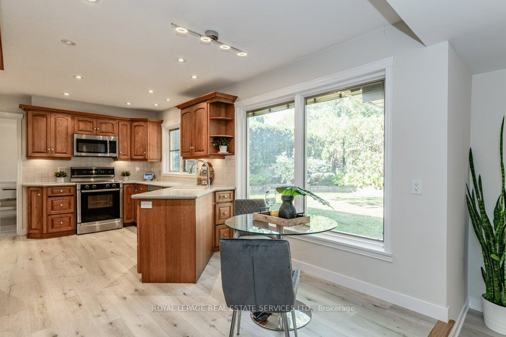 2113 Agincourt Cres