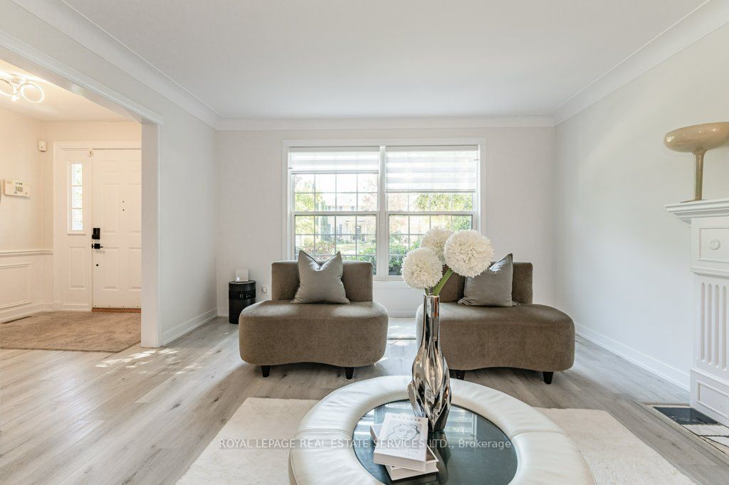 2113 Agincourt Cres