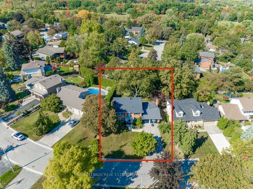 2113 Agincourt Cres