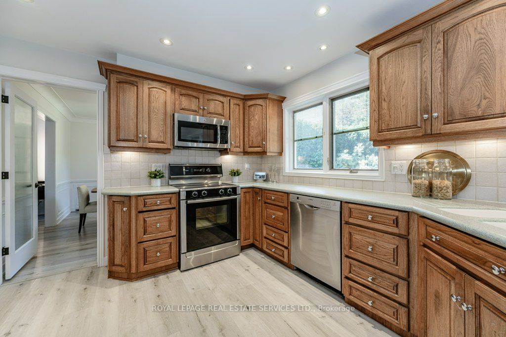 2113 Agincourt Cres