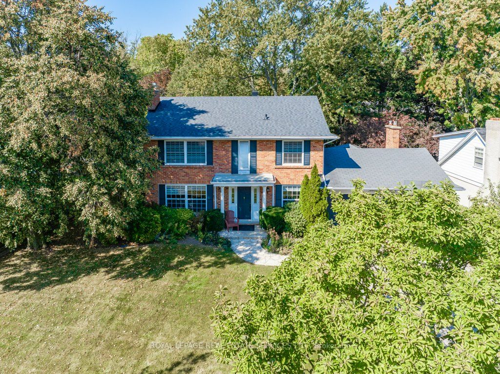 2113 Agincourt Cres